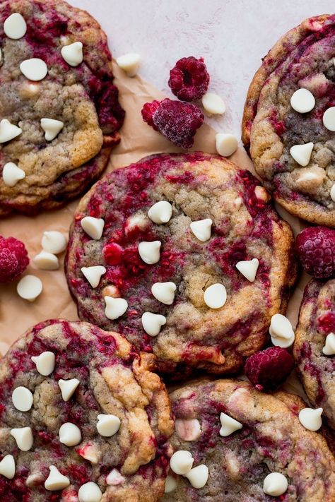 Raspberry White Chocolate Cookies, Jul Mad, Raspberry White Chocolate, Raspberry Cookies, White Chocolate Cookies, Läcker Mat, Deilig Mat, Lost 100 Pounds, Baking Sweets