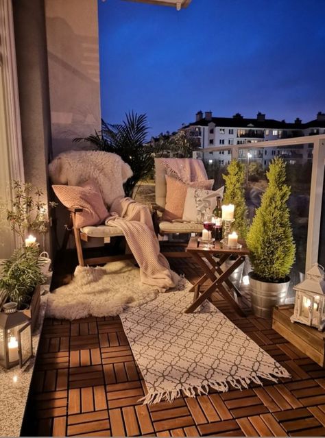 Small Apartment Balcony Ideas, Apartment Luxury, Future Apartment Decor, Boho Living Room Decor, Balcony Ideas Apartment, Apartment Patio, Apartment Patio Decor, Hygge Decor, Small Balcony Decor