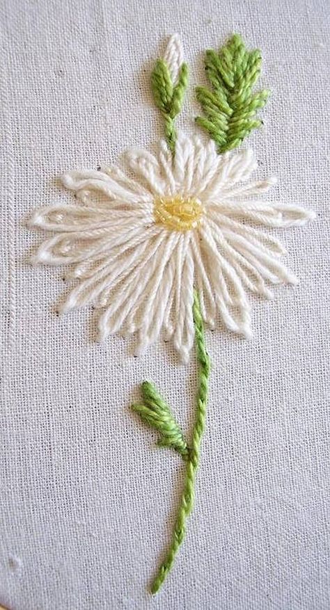 Marshmallow Cheesecake, Vintage Nakışlar, Crewel Embroidery Kits, Embroidery Stitches Tutorial, Pola Sulam, Brazilian Embroidery, Embroidery Flowers Pattern, Simple Embroidery, Sewing Embroidery Designs