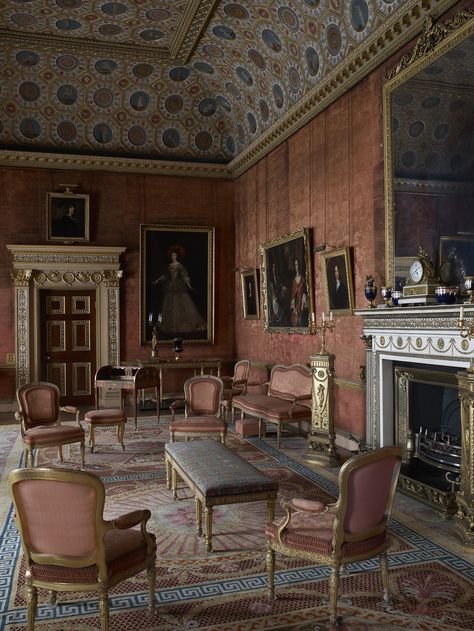 Tour 5 Magnificent 18th-Century Country Houses Photos | Architectural Digest Patterned Ceiling, 18th Century Aesthetic, Robert Adam, 18th Century House, Chateaux Interiors, Georgian Interiors, Old House Interior, English Interior, English Country Decor