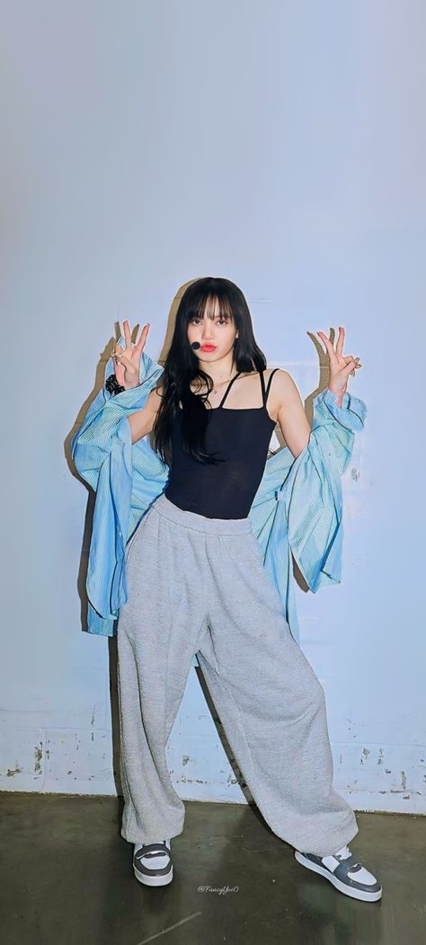 Lisa Blackpink wallpaper Black Pink Lisa Outfit, Lisa Blackpink Black Hair, Lisa Inspired Outfits, Blackpink Lisa Outfits, Lisa Blackpink Outfit, Lisa Blackpink Photos, Lalisa Photo, Lalisa Manoban Wallpaper, Black Pink Lisa