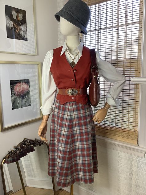 IMPORTANT! PLEASE READ FULL DESCRIPTION AND LOOK AT ALL POSTED PHOTOS  Vintage late 1970s-early 80s Pendleton wool home tailored plaid A-line skirt and wool blend button front vest set. Both pieces were lovingly home tailored, the skirt of virgin wool Pendleton fabric and fully lined in acetate fabric with hook and zip closure at back waist, the vest I'm guessing is a wool blend with button front. Beautiful tones perfect for autumn, rust colored vest and plaid skirt in blues, grey and rust, in g Wool Vest Outfit, Vintage Wool Vest, 70s Inspired Outfits, Pendleton Fabric, Colorful Vest, Plaid Wool Skirt, Vest Set, 70s Outfits, Womens Suits