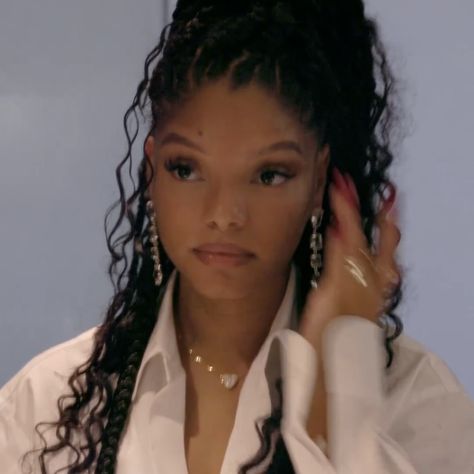 Halle Bailey Makeup Looks, Teen Actress Aesthetic Life, Halle Bailey Makeup, Halle Bailey Icons, Halle Bailey Style, Halle Bailey Hair, Halle Bailey Aesthetic, Black Women Celebrities, Chloe And Halle