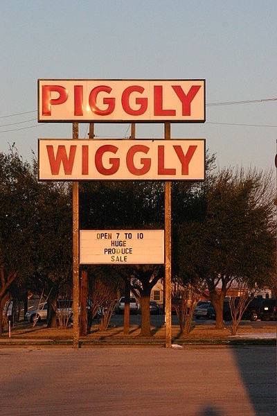 Denton Tx Piggly Wiggly. Pig Signs, Retro Signage, Piggly Wiggly, Denton Texas, Childhood Memories 70s, Vintage Neon Signs, Texas History, Iphone Wallpaper Tumblr Aesthetic, Old Signs