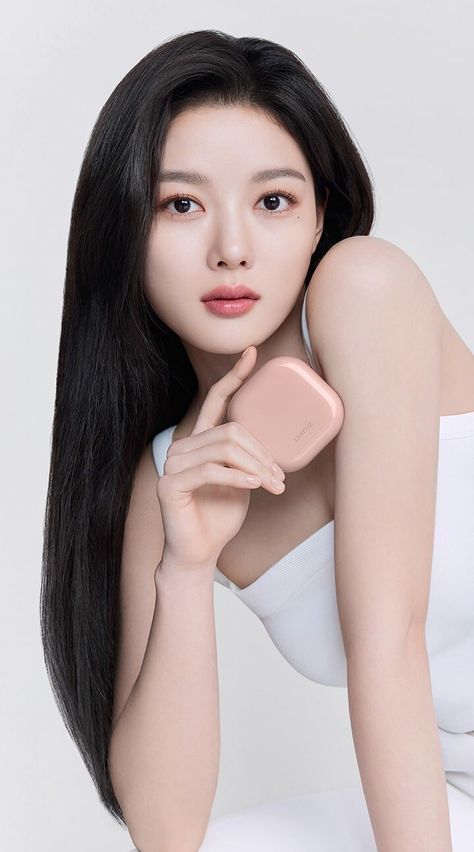 Laneige Neo Cushion, Kim You Jung, Kim Yoo Jung, Glowing Makeup, Korean Actresses, Korean Celebrities, Kdrama Actors, Medium Length Hair Cuts, Korean Actress