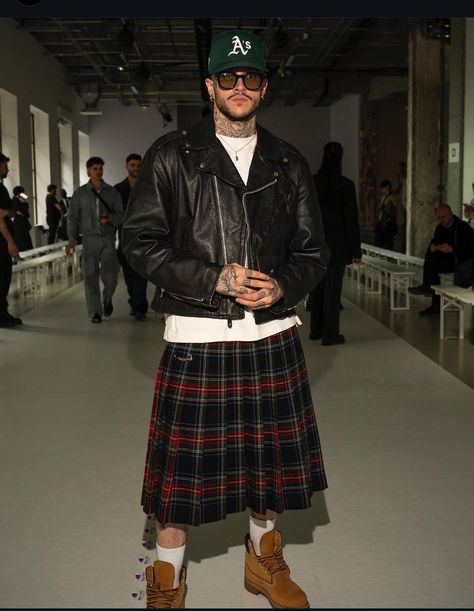 Suit With Skirt Men, Maxi Skirt Men, Casual Kilt Outfit Men, Masculine Skirt Outfit, Man In Skirt Aesthetic, Masc Skirt Outfit, Kilt Outfit Men, Aesthetic Grunge Outfits Men, Plaid Pants Men Outfit