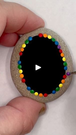 Painting Rocks Kids, Easy Rock Painting Ideas Simple, Funny Rock Painting Ideas, River Stones Crafts, Cute Rock Painting Ideas, Rock Art Painting, Painted River Rocks, Painted Rocks Ideas, Painting Stones