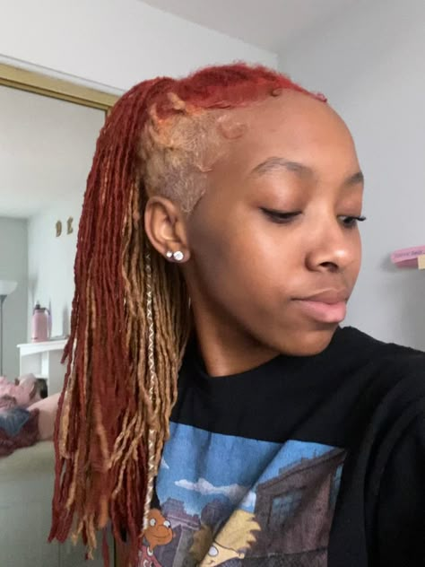 Ginger And Blonde Hair Black Women Locs, Red And Blonde Hair Color Locs, Peekaboo Locs Red, Blonde Micro Locs, Peekaboo Hair Color Locs, Skunk Stripe Hair Locs, Red And Blonde Hair Color Black Women, Skunk Stripe Dreads, Ginger And Blonde Locs