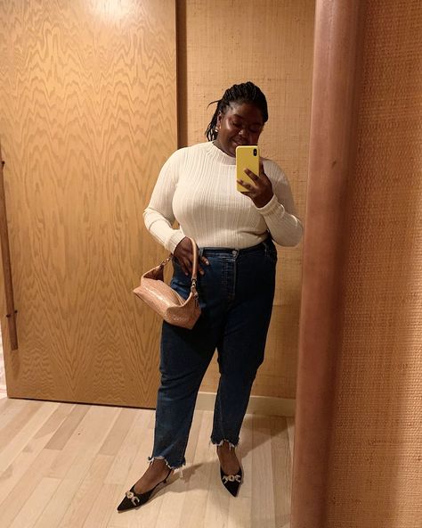 Abisola Omole on Instagram: “trying to find that middle point, of looking casual but ready for a night out..⠀ ⠀ side note, these are my first ever pair of @levis_uk,…” Bowling Date Outfit, Bowling Date, Date Idea, Date Outfit, Good Dates, Night Outfits, Low Key, Who What Wear, Bowling