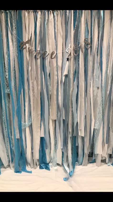 Winter Wonderland Dance, School Dance Decorations, Backdrop Winter Wonderland, Winter Wonderland Backdrop, School Dance Ideas, Wonderland Backdrop, Winter Wonderland Decorations, Carnival Decorations, Dance Decorations