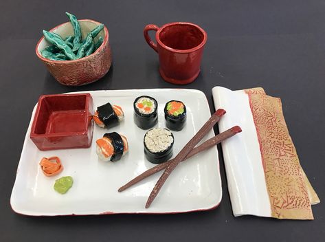 Ceramic sushi Clay Sushi Plate, Sushi Ceramic Pottery, Air Dry Clay Sushi, Ceramic Food Project, Sushi Clay Art, Ceramics Food Project Ideas, Ceramic Food Art, Realistic Ceramics, Sushi Pottery