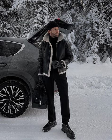 Classy Men Winter Outfits, Black Boots For Men Outfit, Snow Clothes Outfits Men, Winter Men Outfit Casual, Mens Winter Outfits Classy, Copenhagen Style Men, Classy Outfits For Men, Snow Outfit Men, Cold Winter Outfits Men