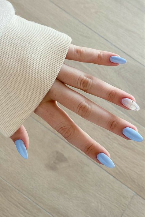 Nails Blue And White, Baby Blue Acrylic Nails, Nail Art Fleur, Pastel Blue Nails, Grad Nails, Nail Art Designs For Beginners, Sky Blue Nails, Nail 2023, Blue And White Nails