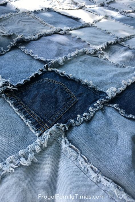 Denim Quilts Old Jeans, Reuse Old Jeans, Denim Rag Quilt, Denim Quilt Patterns, Diy Old Jeans, Denim Blanket, Denim Quilts, Blue Jean Quilts, Jean Quilt