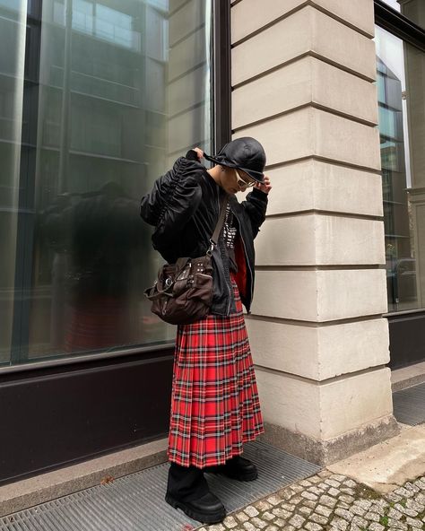 Guy Skirt Outfit, Long Skirt Outfits Men, Guy In Skirt Outfit, Men In Skirts Fashion Aesthetic, Long Plaid Skirt Outfit, Punk Kilt, Plaid Outfit Ideas, Checkered Skirt Outfit, Tartan Skirt Outfit