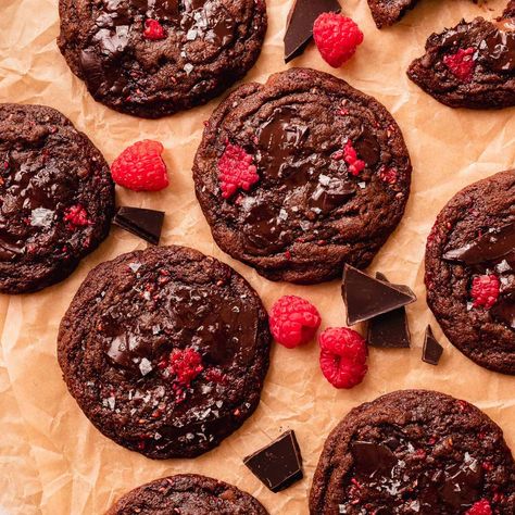 Chocolate Raspberry Cookies Raspberry Chocolate Cookies, Chocolate Raspberry Dessert, Raspberry Chocolate Chip Cookies, Chocolate Raspberry Cookies, Raspberry Cookie Recipes, Raspberry Thumbprint Cookies, Raspberry Bars, Raspberry Desserts, Dorm Kitchen