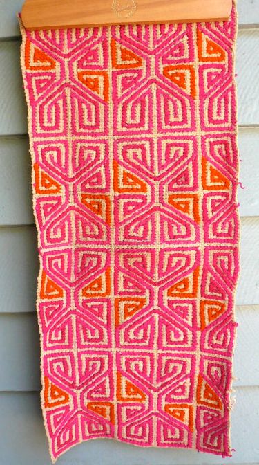 vintage mexican textile Brazilian Textiles, Traditional Mexican Pattern Design, Mexican Weaving, Mexican Textiles Pattern, Mexican Pattern, Mexican Textiles, Embroidery Leaf, Embroidery Hoop Crafts, Global Textiles