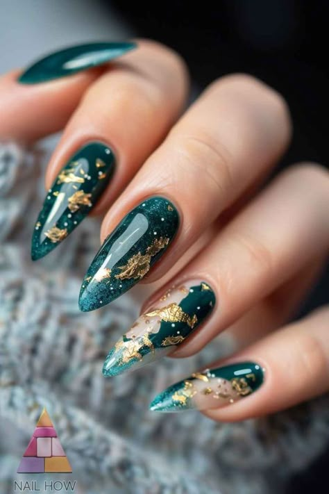 Dark Teal Nails With Gold, Dark Green Nails With Gold Foil, Green Nails Gold Tips, Burlesque Nails Design, Nails Dark Green And Gold, Dark Green Gold Nails, Cute Dark Green Nails, Slytherin Aesthetic Nails, Dark Green And Gold Nails