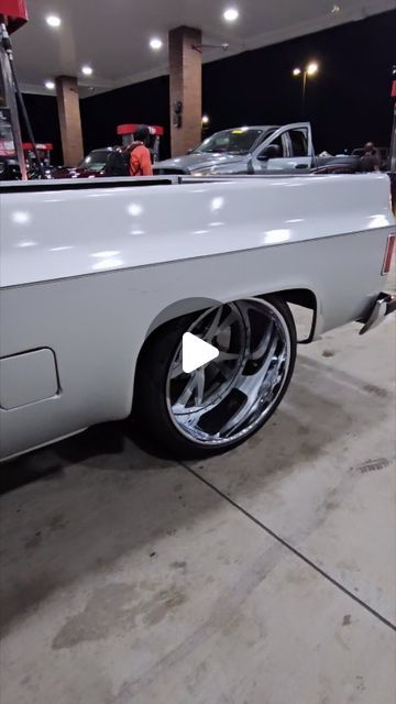 BUILT BY M.C. on Instagram: "@1tracyt #showready #shortbed #truck #forgiatowheels #atlantawhips #shortbednation #fatlip" C10 Chevy Truck 73-87 Interior, C10 Chevy Truck 73-87, Chevy Suburban Custom, 1985 Chevy C10, New Chevy Silverado, Obs Truck, Custom Truck Beds, Chevy 1500, Lowrider Trucks