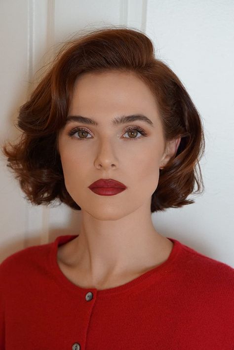 Short Hair Red Lips, Vintage Inspired Hairstyles, Bob Haircut Ideas, Smink Inspiration, Hair Haircuts, Penteado Cabelo Curto, 짧은 머리, Nc Wedding, Bob Haircut