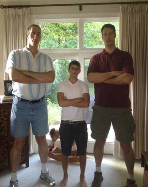 They are the world tallest twin,  7'-7" Mike & Jim Lanier Twin Poses, Men Dressing, Nephilim Giants, Twins Posing, Giant People, Short Couples, Tall Man, Animated Man, Scruffy Men