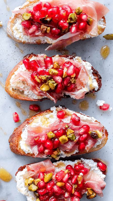 Pomegranate & pistachio crostinis with ricotta and prosciutto - bon abbetit Crostini With Ricotta, Pomegranate Pistachio, Yalda Night, Aphrodisiac Foods, Sliced Baguette, Honey Nut, Simple Holidays, Ricotta Cheese, Wedding Food