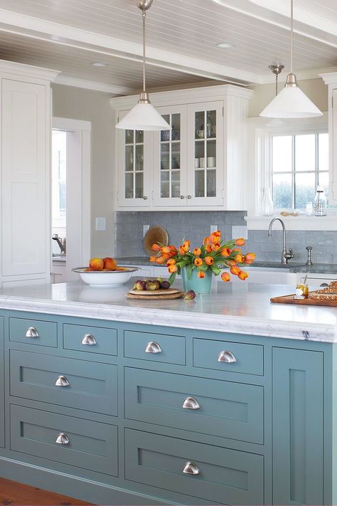 Kitchen Cabinets Color Combination, Kitchen Colour Combination, Kitchen Cabinet Color Ideas, Kitchen Design Color, Blue Kitchen Cabinets, Kitchen Colour Schemes, Inspiration Kitchen, Blue Cabinets, Kitchen Cabinet Colors