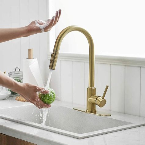 Touch Kitchen Faucet, Gold Kitchen Faucet, Best Kitchen Sinks, Cleaning Faucets, Faucet Kitchen, Single Handle Kitchen Faucet, Clean Sink, Gold Kitchen, Adjustable Standing Desk