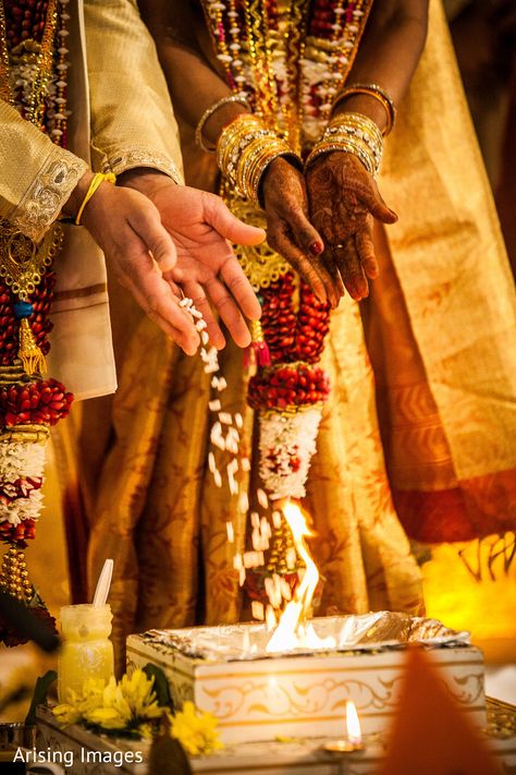 This Indian bride and groom celebrate with a traditional event. | Photo #19400 Marriage Poses, Indian Wedding Pictures, Bride Groom Photoshoot, Indian Wedding Poses, Groom Photoshoot, Indian Wedding Photography Couples, Bridal Photography Poses, Indian Wedding Couple Photography, Marriage Photos