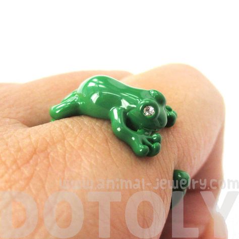 Realistic 3D Leap Frog Shaped Animal Ring in Green | Animal Jewelry Toad Animal, White Toy Poodle, Animal Hugs, Baby Frog, Fake Gauge Earrings, Bull Cow, Animal Ring, Dog Ring, Green Animals