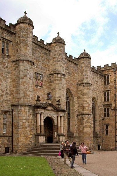 The one for Harry Potter fans: castles, cobbles and a bit of magic Durham Uni, Durham Castle, University Guide, University In England, European Bucket List, Durham City, Durham England, St Johns College, Durham University