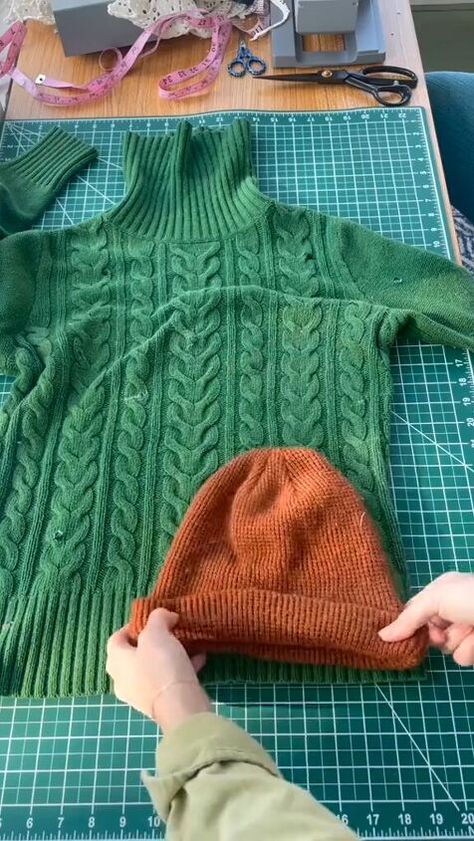 Today, I'll show you how to use an old sweater to DIY a new beanie. Let's get started on this upcycling adventure! Sweater Hats Upcycled, How To Sew A Beanie, Old Sweaters Repurposed, Sweater Upcycle Diy, Diy Sweater Refashion, Old Sweater Diy, Sweater Upcycle, Slouchy Beanie Pattern, Tie Dye Shoes