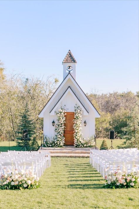 Wedding Ceremony Chapel, Outdoor Wedding Chapel, Blush Wedding Ceremony, Elegant Wedding Venues, Beautiful Outdoor Wedding, Dream Wedding Venues, Country Church, Future Wedding Plans, Dream Wedding Ideas Dresses