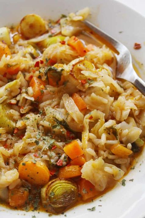 Raw Cabbage Recipe, Greek Cabbage, Cabbage And Rice, Rice Stew, Cabbage Stew, Seasonal Veggies, Greek Recipe, Cabbage Rice, Vegetarian Cabbage