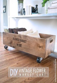 Market Cart, Old Sewing Machine, Sewing Machine Cabinet, Diy Cabinets, Home Diy Projects, Diy Vintage, Vintage Market, Wooden Crate, Repurposed Furniture