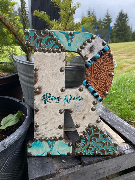 Projects With Horseshoes, Western Aztec Decor, Colorful Western Decor, Western Craft Ideas, Metal Letters Decor, Cow Hide Wall Decor Ideas, Western Decorating Ideas, Western Diys, Cowhide Wall Decor