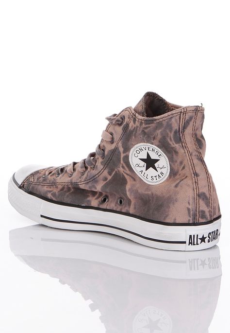 Crinkle up black converse and spray with bleach and water Bleached Converse, Bleach Designs, Diy Bleach, Rundholz Black Label, Black Converse, Black Label, Converse Chuck Taylor High Top Sneaker, Converse High Top Sneaker, Diy Fashion