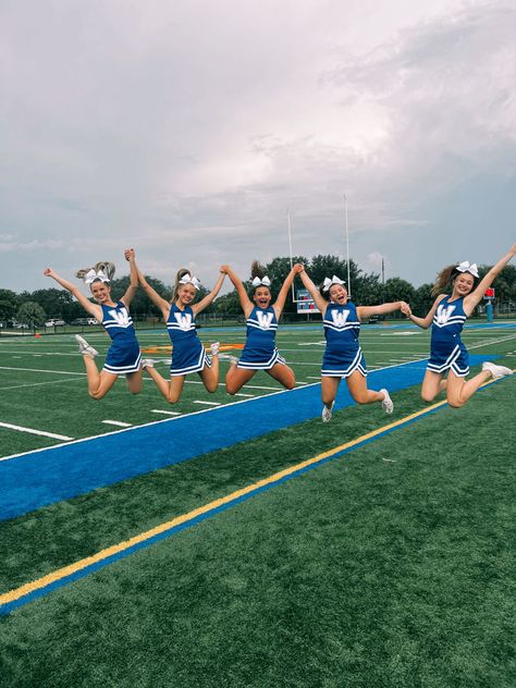 Media Day Poses Cheerleading, Cheer Black, Sideline Cheer, Cheer Things, Team Ideas, Cheer Pics, Cheer Ideas, Cheer Athletics, Cheer Poses