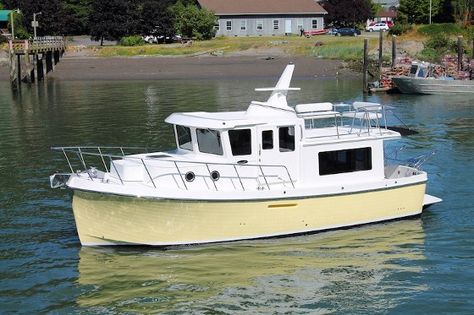 Liveaboard Boats For Sale, Trawler Yachts For Sale, Boat Sketch, Lil Boat, Trawler Boats, Trawler Yacht, Mini Boat, Liveaboard Boats, Boat Living