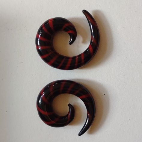 Selling My Jewelry Business. Nwot Glass Spirals Gauges 00ga Cool Ear Gauges, Goth Gauges, Septum Gauge, Heart Ear Gauges, Wooden Gauges, Gauges Size Chart, Pretty Plugs, Heart Tunnels Ear Plugs, Spiral Plugs Ear Gauges