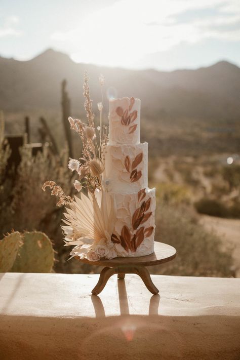 Rustic Beach Wedding Cake, Beach Boho Wedding Cake, Rustic Bohemian Wedding Cake, Unique Wedding Cake Designs, Wedding Cake Mariage, Boho Chic Wedding Cake, Manifestation List, Bohemian Wedding Cake, 5 Tier Wedding Cakes