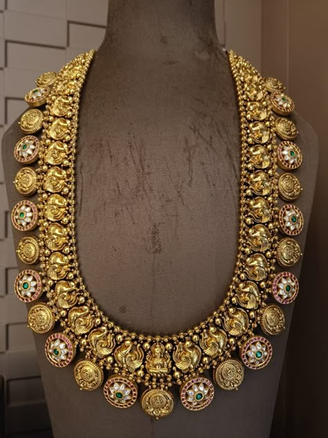 Botu Mala Gold Necklace, Kasumala Latest Designs Gold, Bottumala Haram, Antique Long Haram Designs, Bottu Mala Jewellery Designs, Nakshi Bangles Gold, Temple Set Jewellery, Kaasu Mala Gold Haram, Bottu Mala Designs