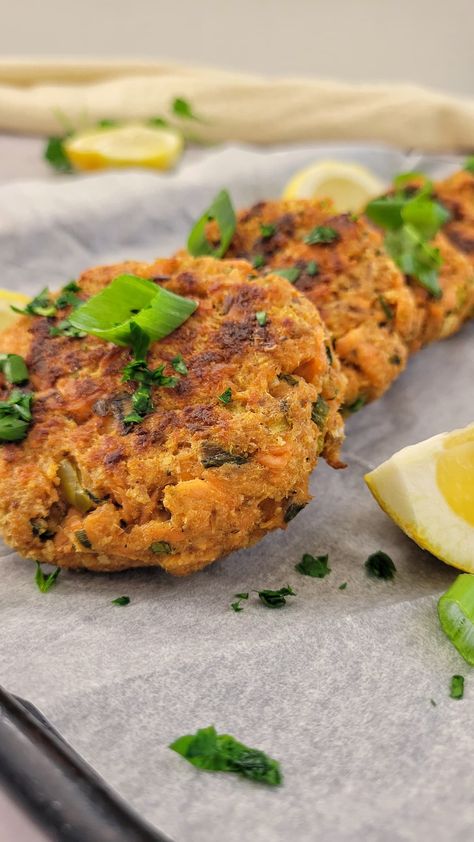 Salmon Cakes with Fresh Salmon - Hip Hip Gourmet Salmon Cakes With Fresh Salmon, Fresh Salmon Cakes, Air Fryer Salmon Cakes, Salmon Cake, Salmon Cakes Recipe, Cook Salmon, Fresh Salmon, Best Seafood Recipes, Vegetarian Sides