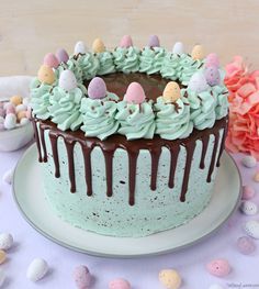 Easter Cake Designs, Easter Desserts Ideas, Easter Cake Decorating, Chocolate Easter Cake, Ganache Drip, Desserts Ideas, Easter Desserts, Egg Cake, Easter Baking