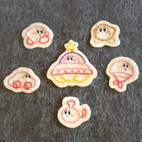 These hand-embroidered felt patches are inspired by Kirby's Epic Yarn! They have an iron-on adhesive backing for secure attachment to any jacket, bag, etc.! They can also be stitched on.  Note: Every design is hand-embroidered, making each piece unique! Your made-to-order patch may look slightly different from the one in the display pictures, but all the details will be exactly the same. Washing instructions: Color does not bleed when machine-washed. Iron-in adhesive is not machine-washable, but can be machine-washed if sewn on first. Delicate setting recommended. Kirby Yarn World, Pikmin Embroidery, Kirby Outfit, Kirby Embroidery, Video Game Embroidery, Kirby Drawing, Embroidered Felt Patch, Felt Patches, Waddle Dee