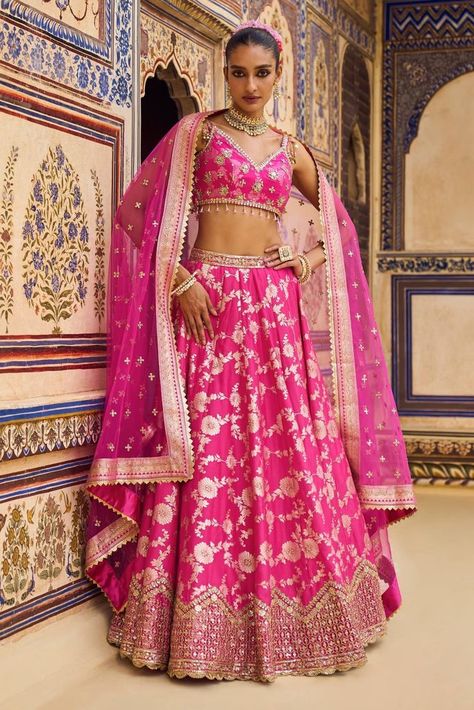 Affordable Bridal Lehengas Under 25k for Your Big Day! Wedding Skirt Outfit, Anita Dongre Lehenga, Lehenga Inspiration, Brocade Lehenga, Red Lehenga Choli, Bollywood Bridal, Pengantin India, Banarasi Lehenga, Indian Lehenga Choli