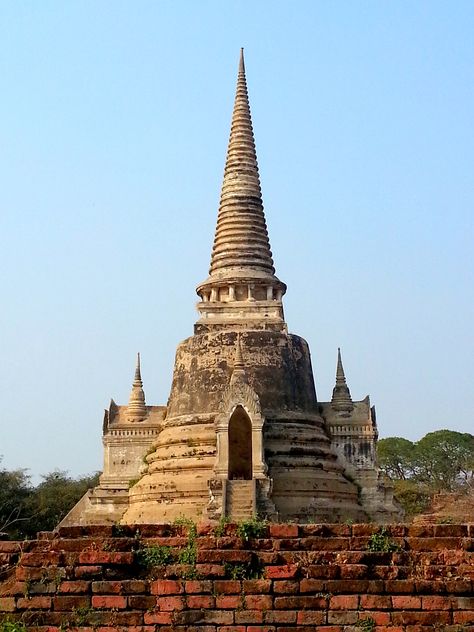 Temple in Ayutthaya, Thailand (www.beautifulview.org) Nakhon Pathom, Temple Thailand, Ayutthaya Thailand, Ancient Indian Architecture, Temple Photography, Temple Architecture, Indian Architecture, Thai Art, Buddhist Temple