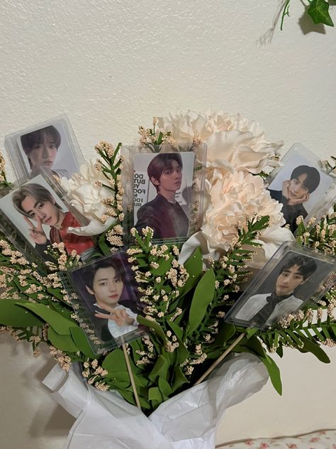 #kpop #sunghoon #beomgyu #jin #bouquet K Pop Flower Bouquet, K Pop Bouquet, Enhypen Bouquet, Kpop Birthday Gift Ideas, Kpop Flower Bouquet, Bouquet With Pictures, Kpop Bouquet, Wishlist Ideas I Want, Graduation Bouquet