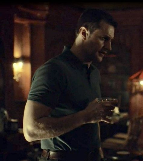 Richard Armitage as Francis Dolarhyde in  Hannibal (2015) Francis drinking a martini with Reba Season 3 Episode 11 Richard Armitage Hannibal, Hannibal Characters, Majestic Men, Guy Of Gisborne, The Red Dragon, Francis Dolarhyde, Hannibal Tv Series, Thomas Harris, Big Bad Wolf