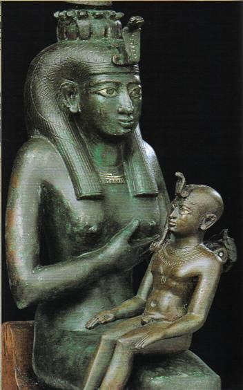 Isis and Horus Mother and Child - a powerful image throughout history, page 1 Egyptian Artifacts, Empire Romain, Egyptian Mythology, Egyptian History, Egyptian Goddess, Art Antique, Egyptian Gods, Egyptian Art, Ancient Artifacts